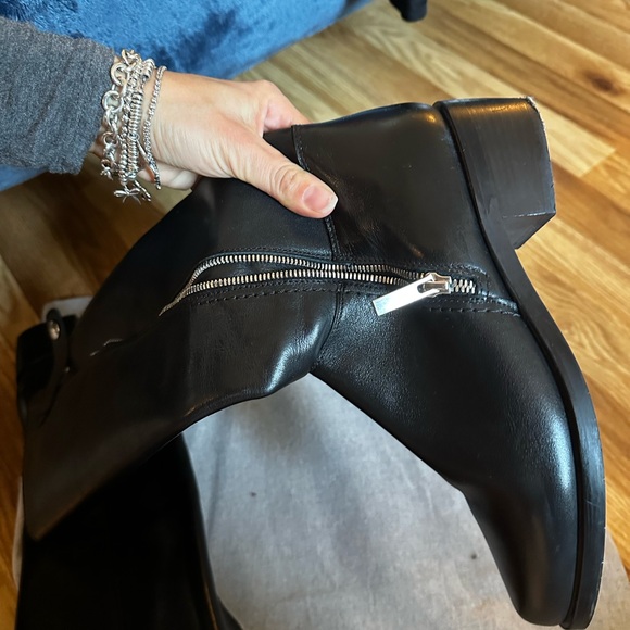 Good used conditions aquatalia black boots W8 - Picture 8 of 10